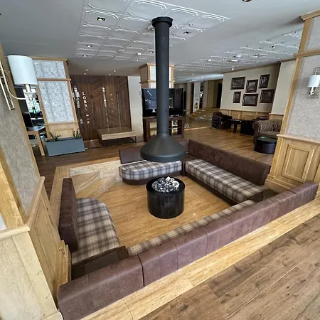 Family Luxury Private For 4 Max 6 People In 4 Star St Ivan Rilski, Апартхотел Банско