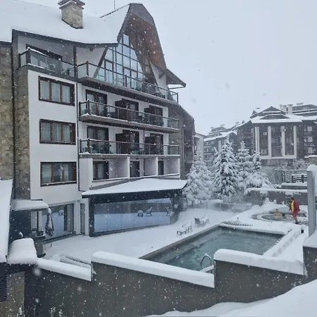 アパートホテル Family Luxury Private For 4 Max 6 People In 4 Star St Ivan Rilski, バンスコ